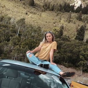 Meet your Posher, Alyssa